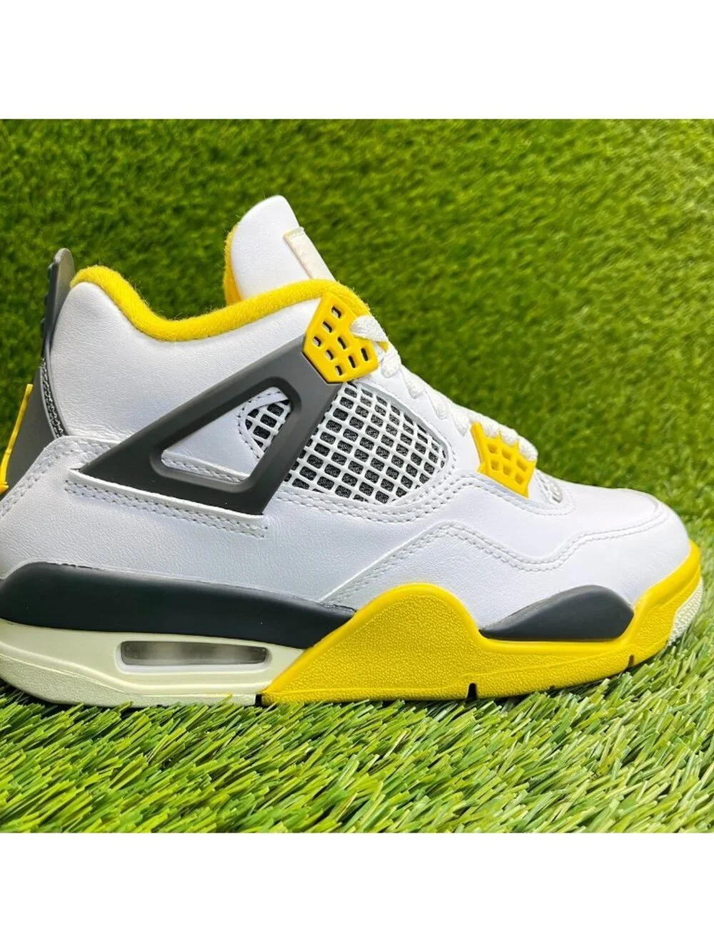 Nike Air Jordan 4 Retro Vivid Sulfur Womens Size 5 White Athletic Shoes Sneakers